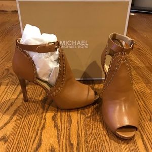 NIB Michael Kors peep toe heels
